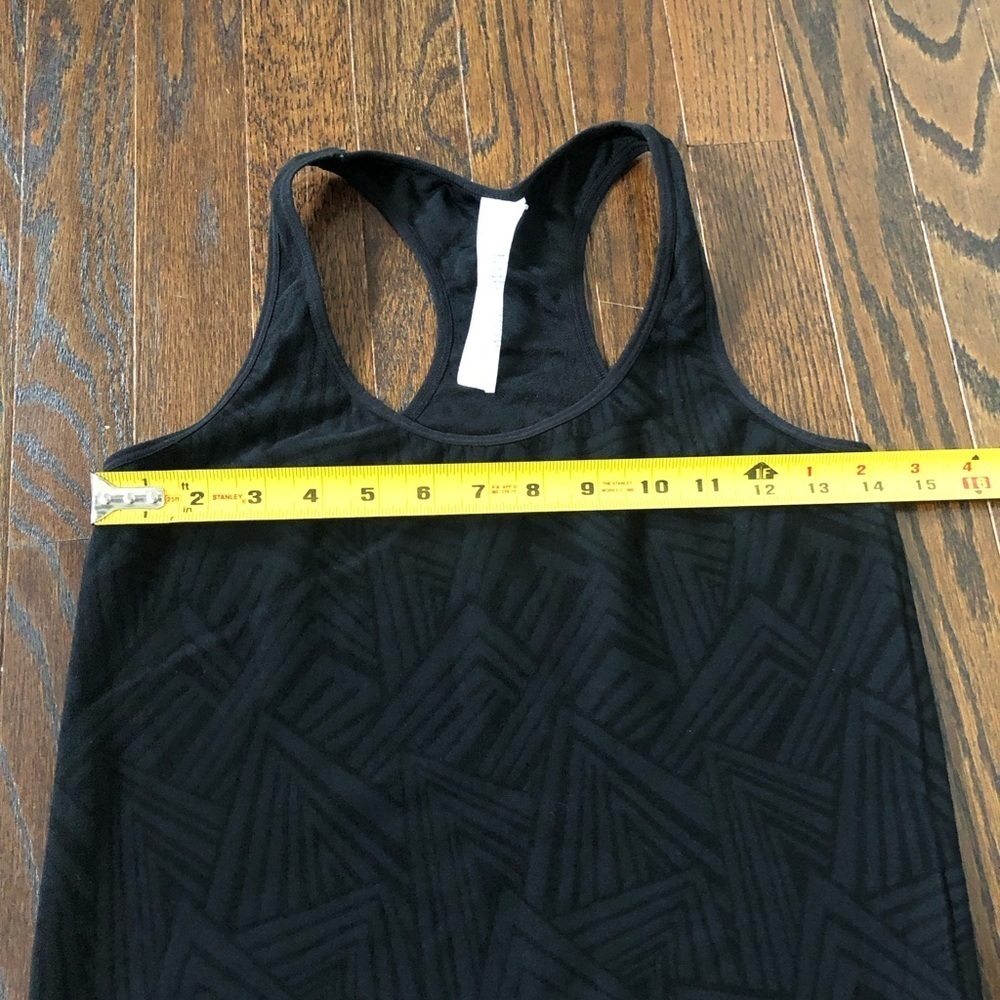 Fabletics Women’s S Olympus Seamless Razor Back Tank in Perfect Peak Black - EUC - Picture 6 of 9